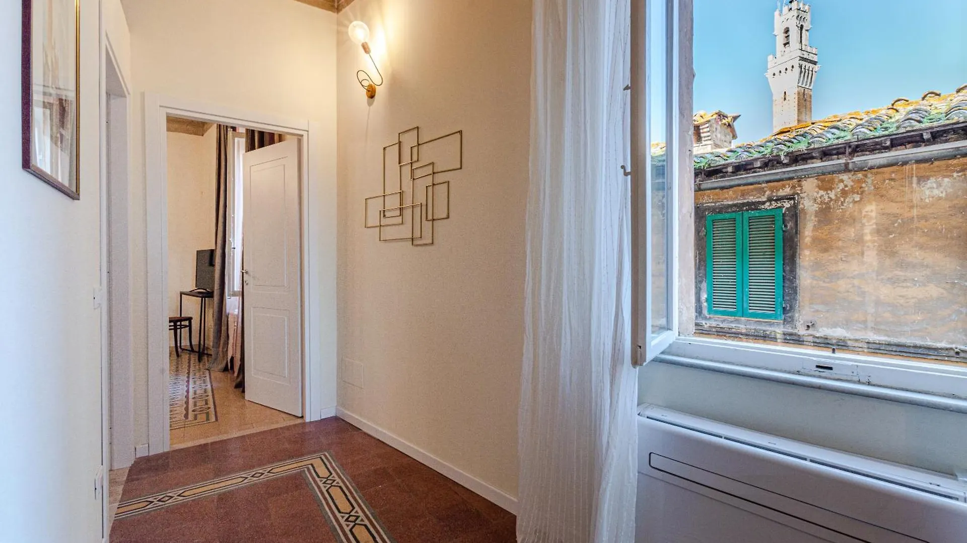 Rose - Appartamento In Centro Storico Con Balcone Con Vista Siena 0*,  Italien