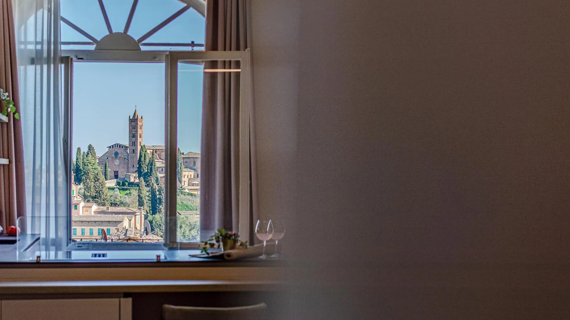 Rose - Appartamento In Centro Storico Con Balcone Con Vista Sienne